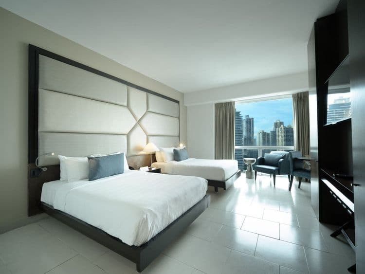Decapolis hotel