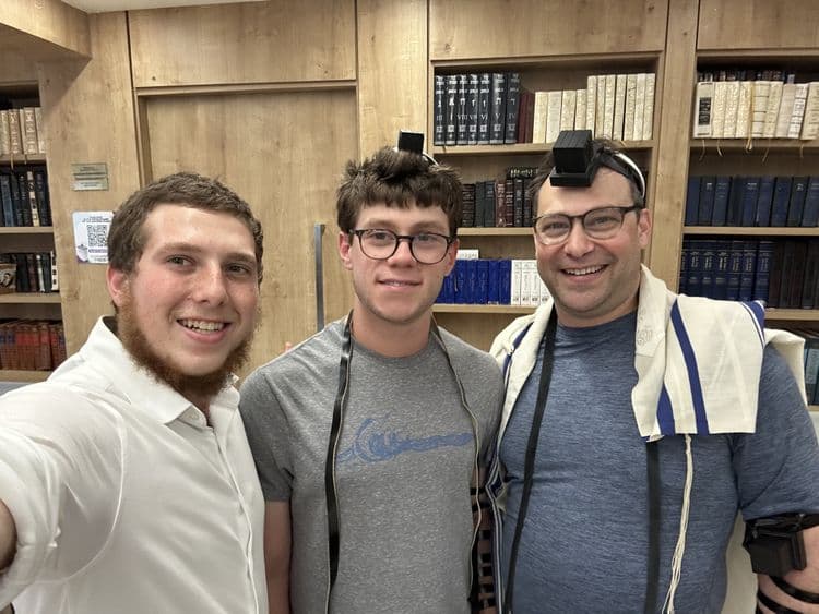 Daily Minyanim at Chabad Panama